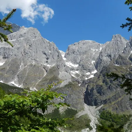 Spacious In Near Ski Area Hochkonig Daire